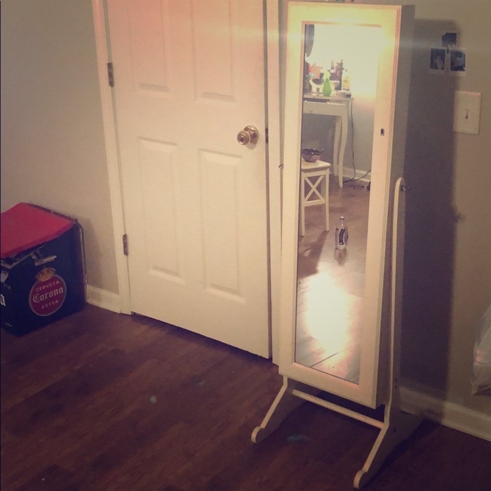 Full body mirror / jewelry organizer